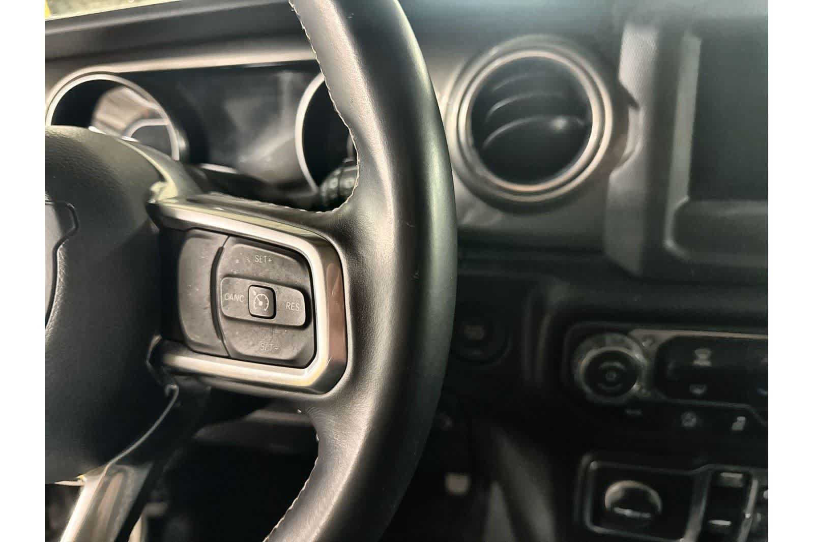 Used 2018 Jeep Wrangler Unlimited Sahara AWD/4WD image 25