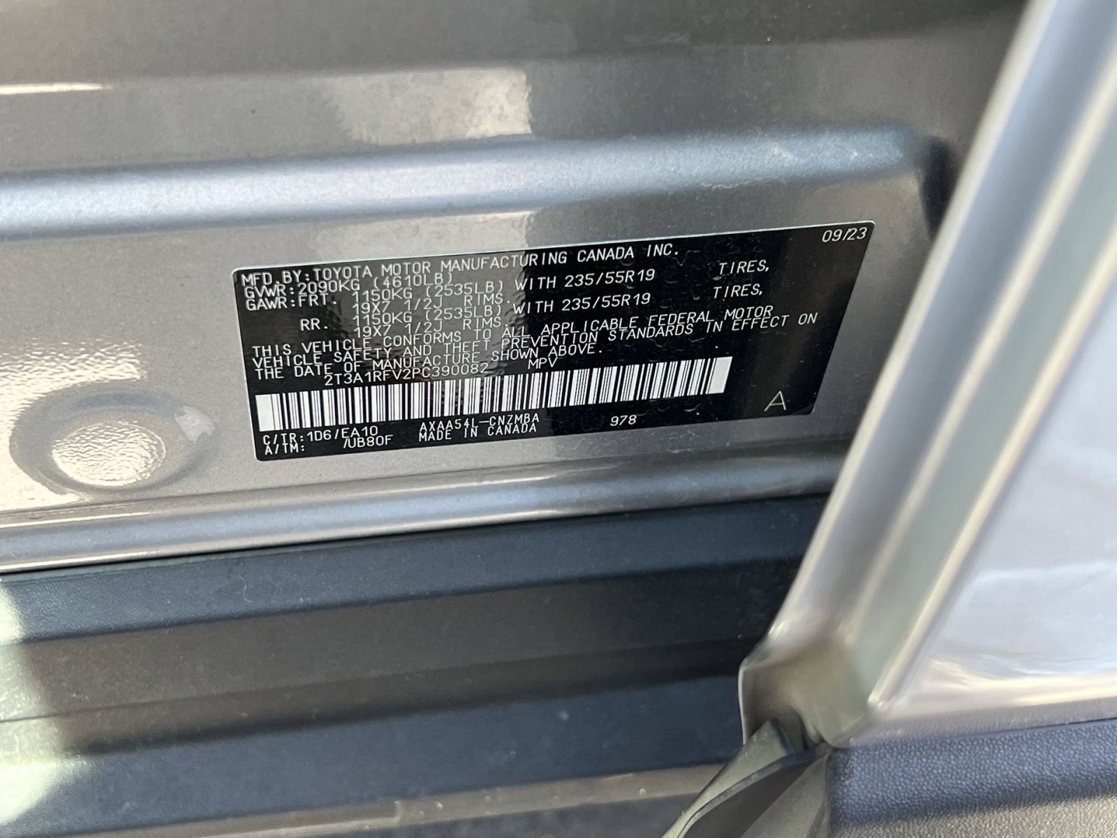 Used 2023 Toyota RAV4 XLE Premium AWD/4WD image 32