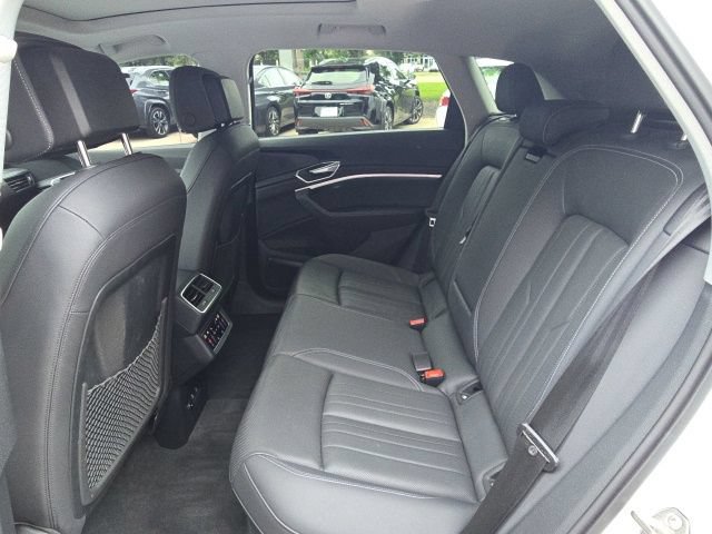 Used 2023 Audi e-tron Premium Plus w/ Premium Plus Package AWD/4WD image 36
