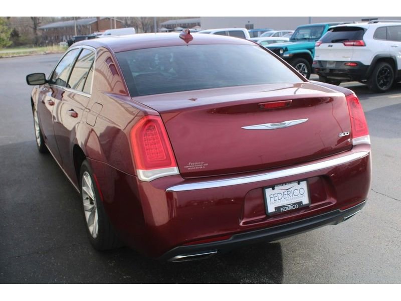 Used 2016 Chrysler 300 Limited image 6
