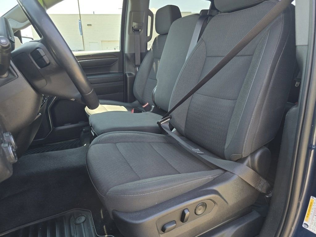 Used 2023 Chevrolet Silverado 1500 LT AWD/4WD image 23