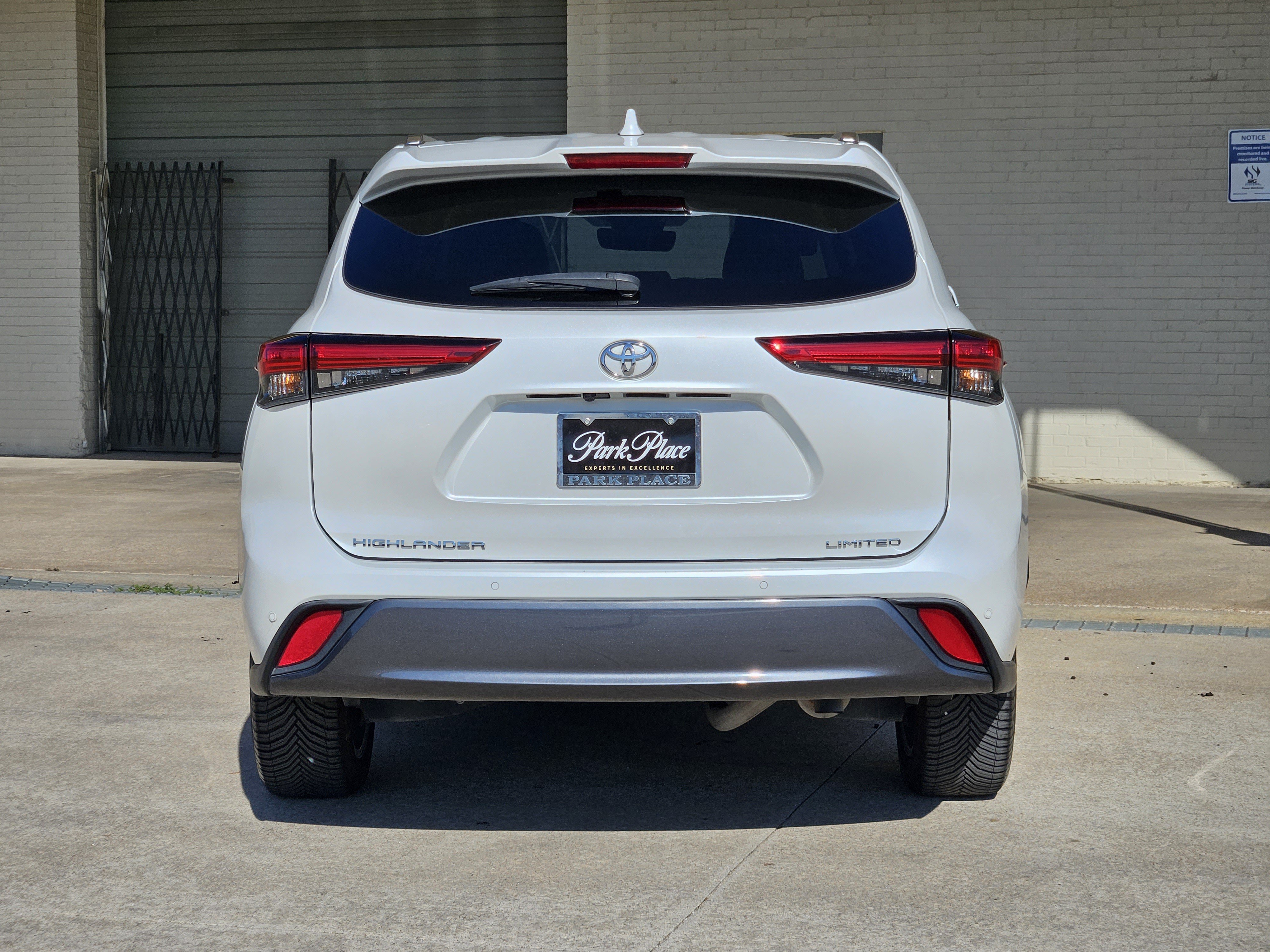 Used 2022 Toyota Highlander Limited FWD image 8