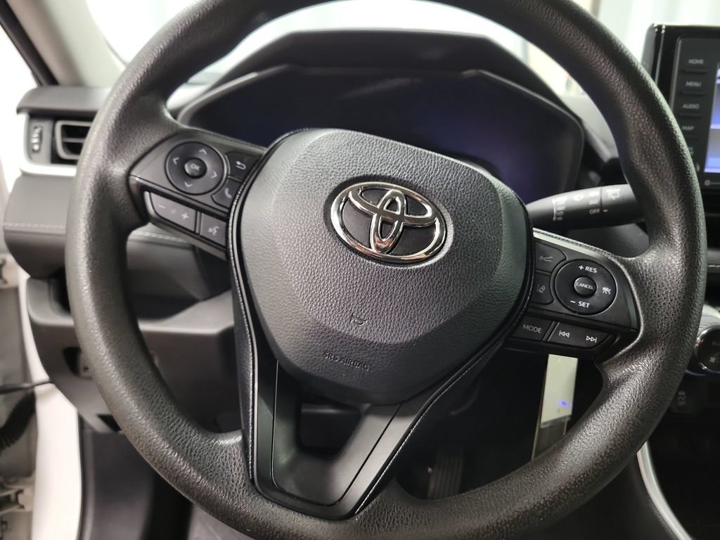 Used 2021 Toyota RAV4 LE AWD/4WD image 18