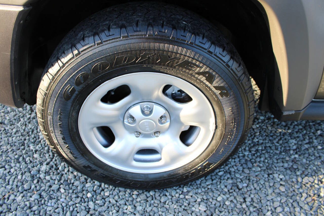 Used 2006 Jeep Liberty Sport image 24