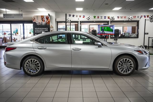 Certified 2025 Lexus ES 300h w/ Luxury Package FWD image 5