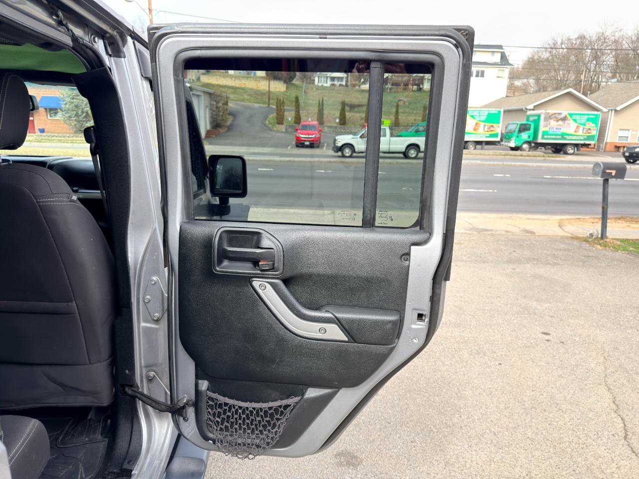 Used 2018 Jeep Wrangler Unlimited Sahara w/ Connectivity Group image 17