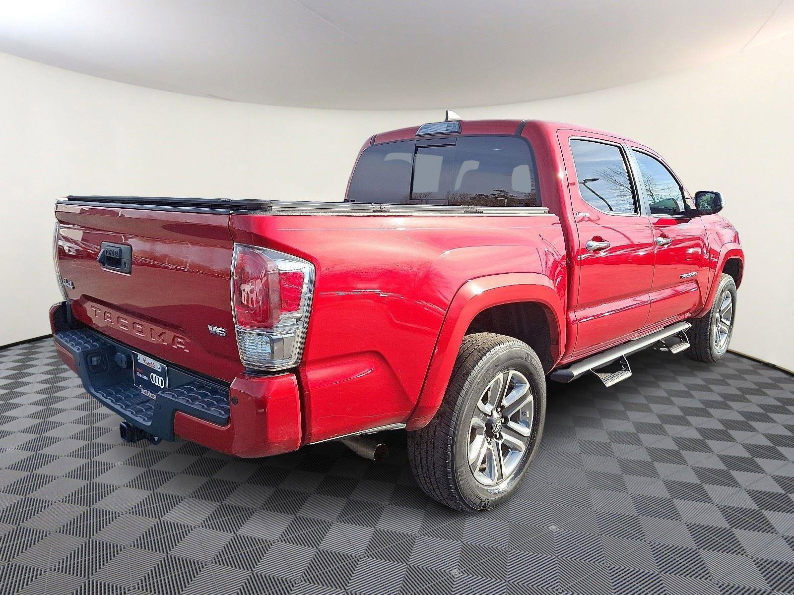Used 2018 Toyota Tacoma Limited image 6