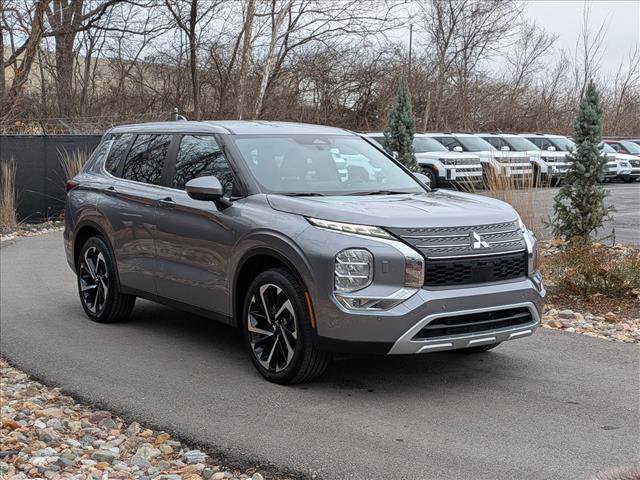 Used 2024 Mitsubishi Outlander SE image 8