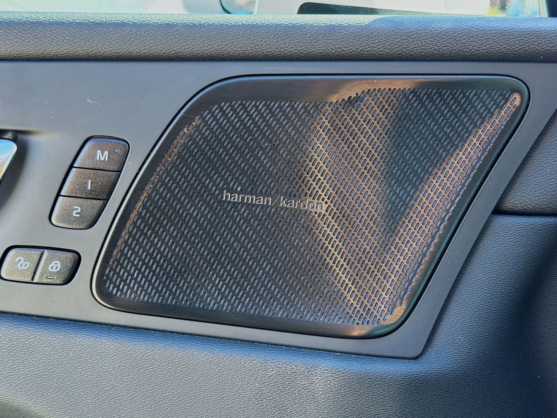 Used 2023 Volvo XC60 B5 Ultimate w/ Climate Package image 25