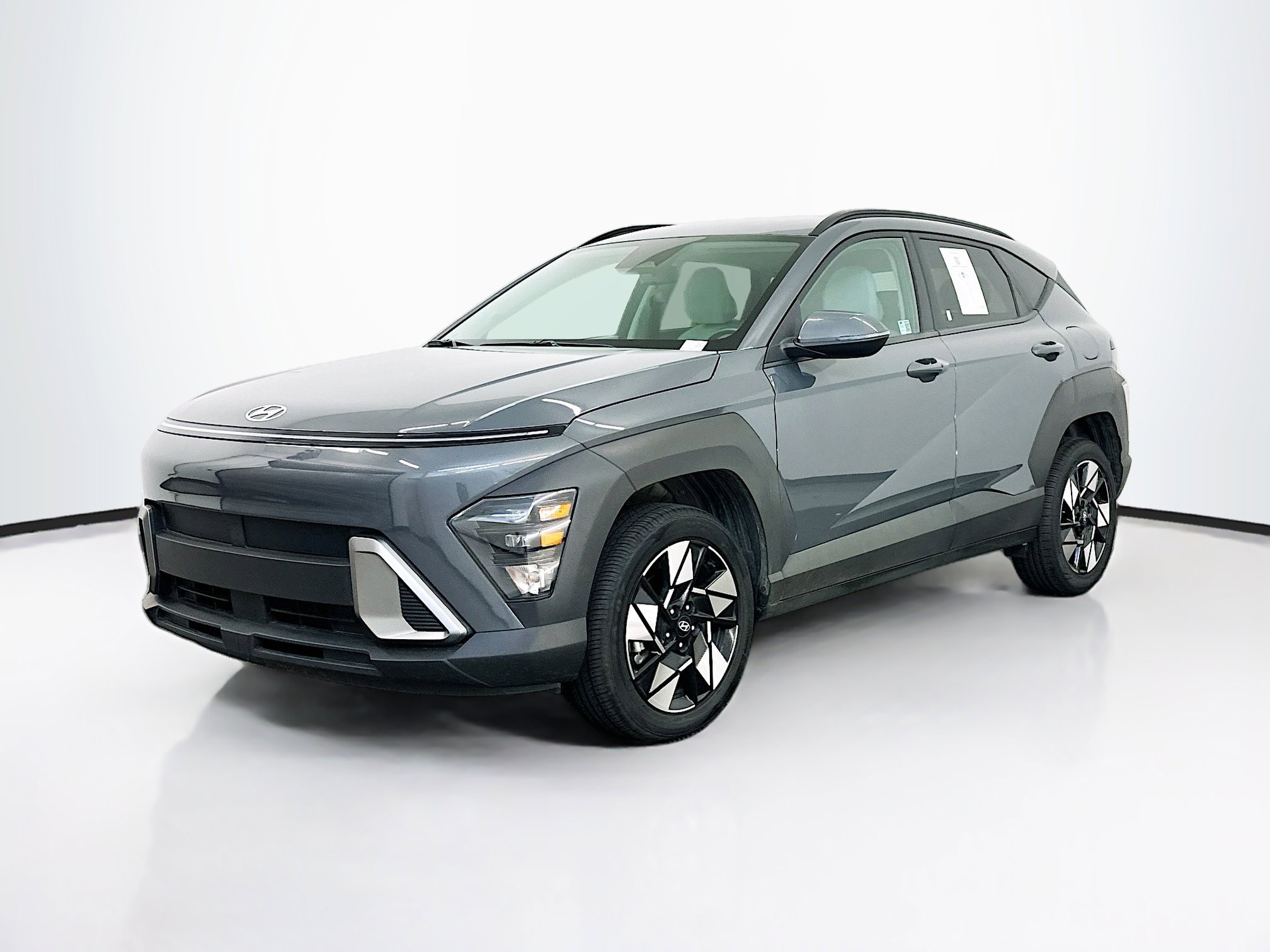 Used 2025 Hyundai Kona SEL image 3