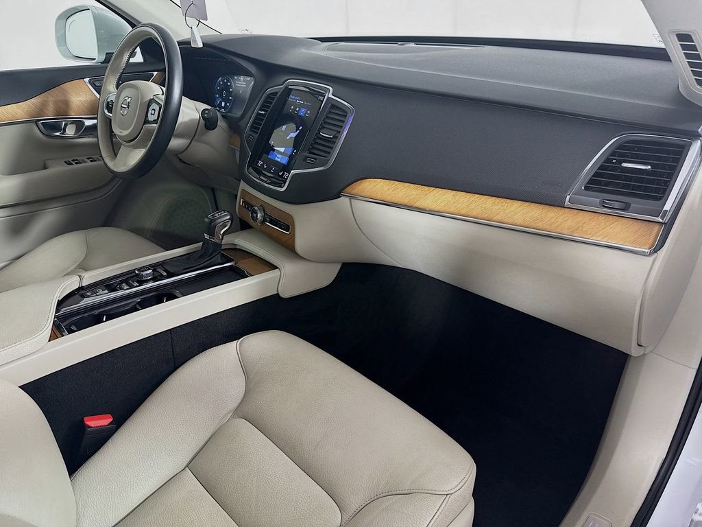 Used 2021 Volvo XC90 T6 Momentum image 37