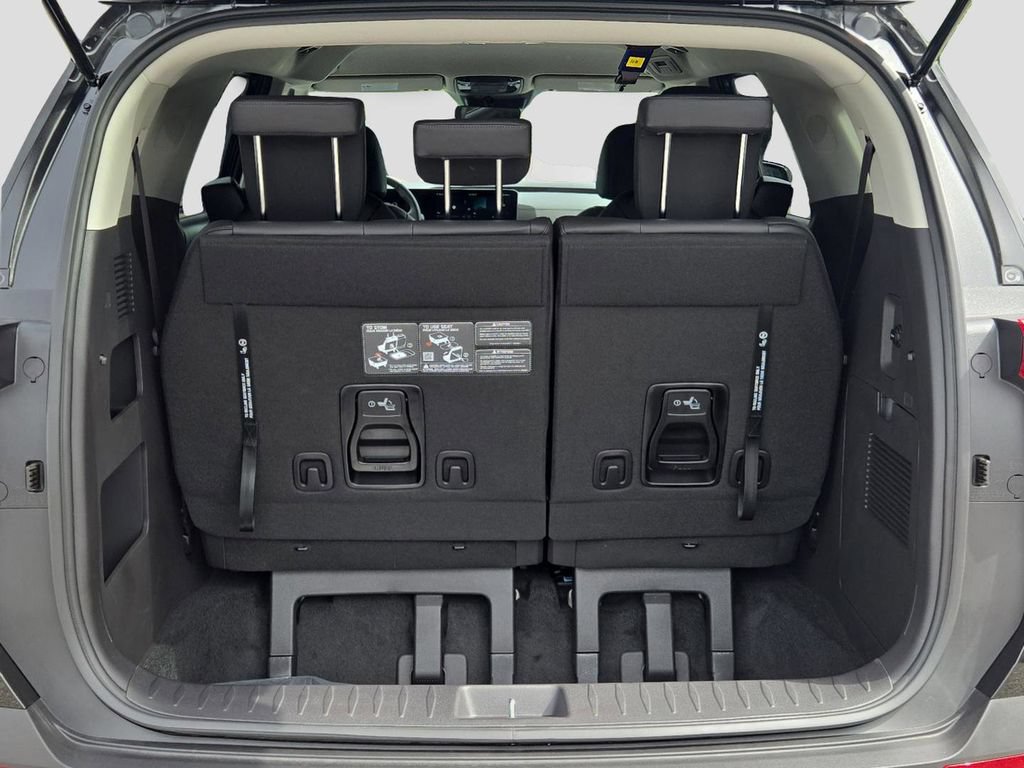 Certified 2025 Kia Carnival FWD image 14