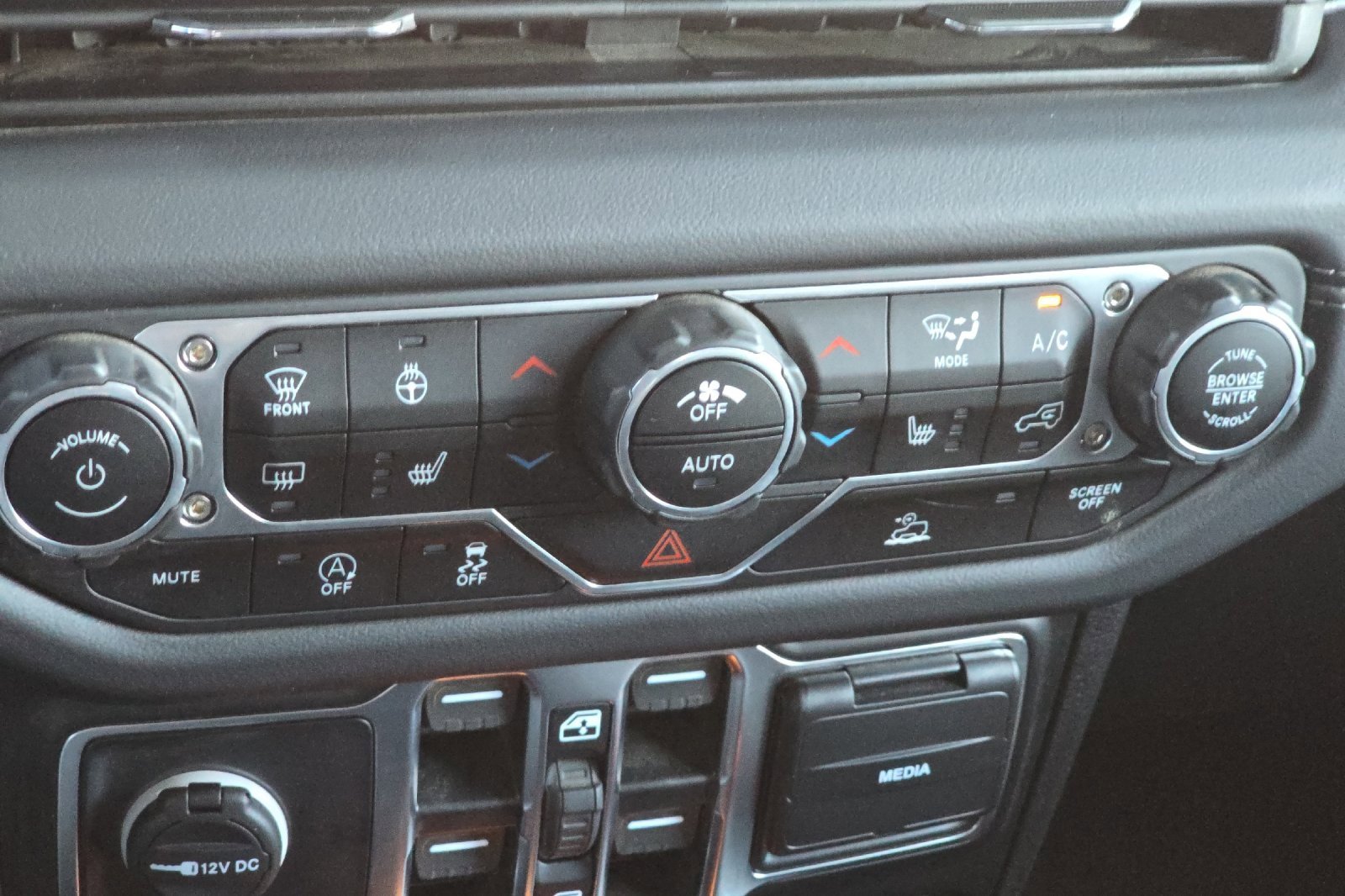 Used 2025 Jeep Gladiator Rubicon w/ Convenience Group image 25