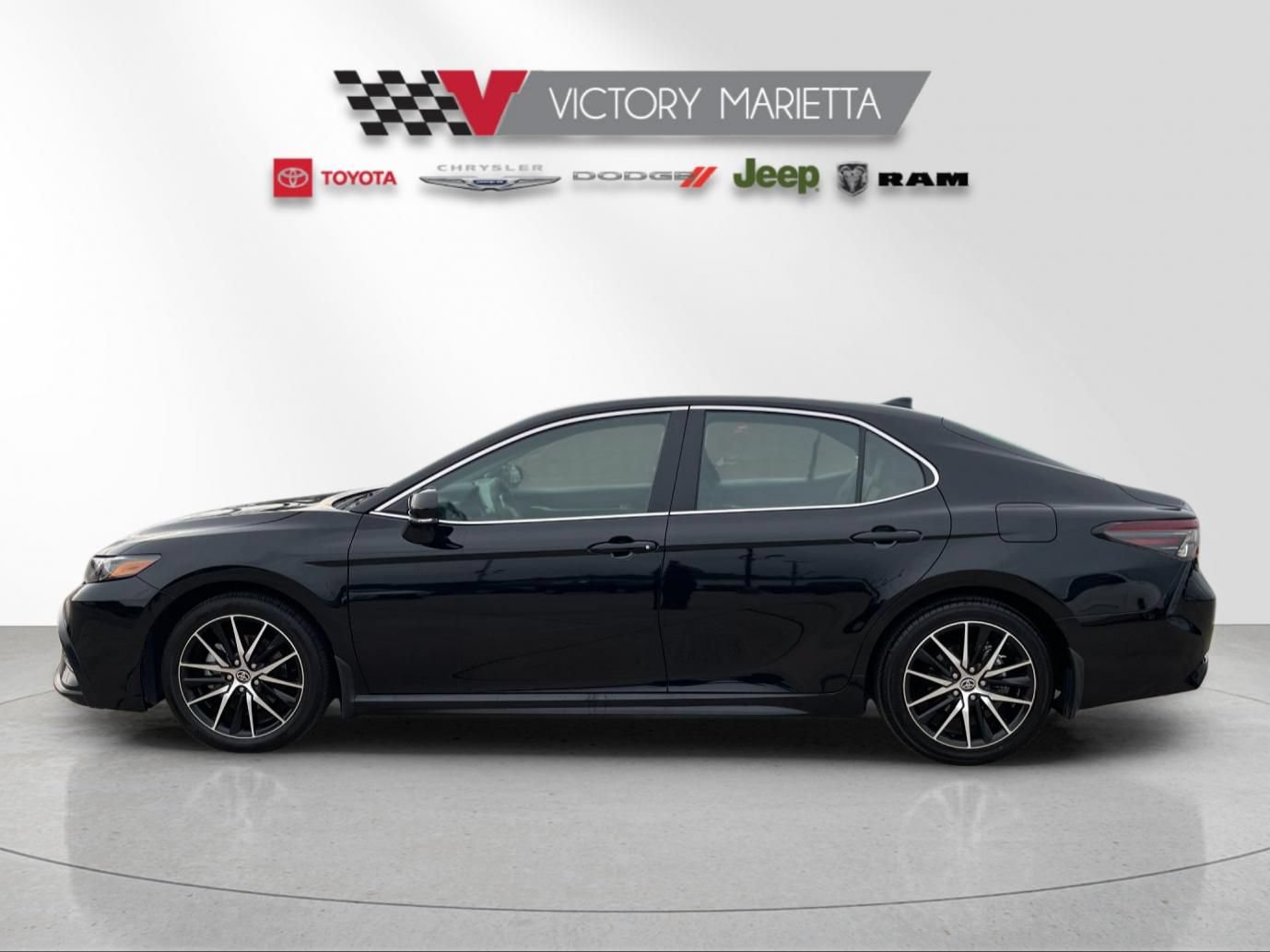 Used 2023 Toyota Camry SE w/ Audio Upgrade Package FWD image 2