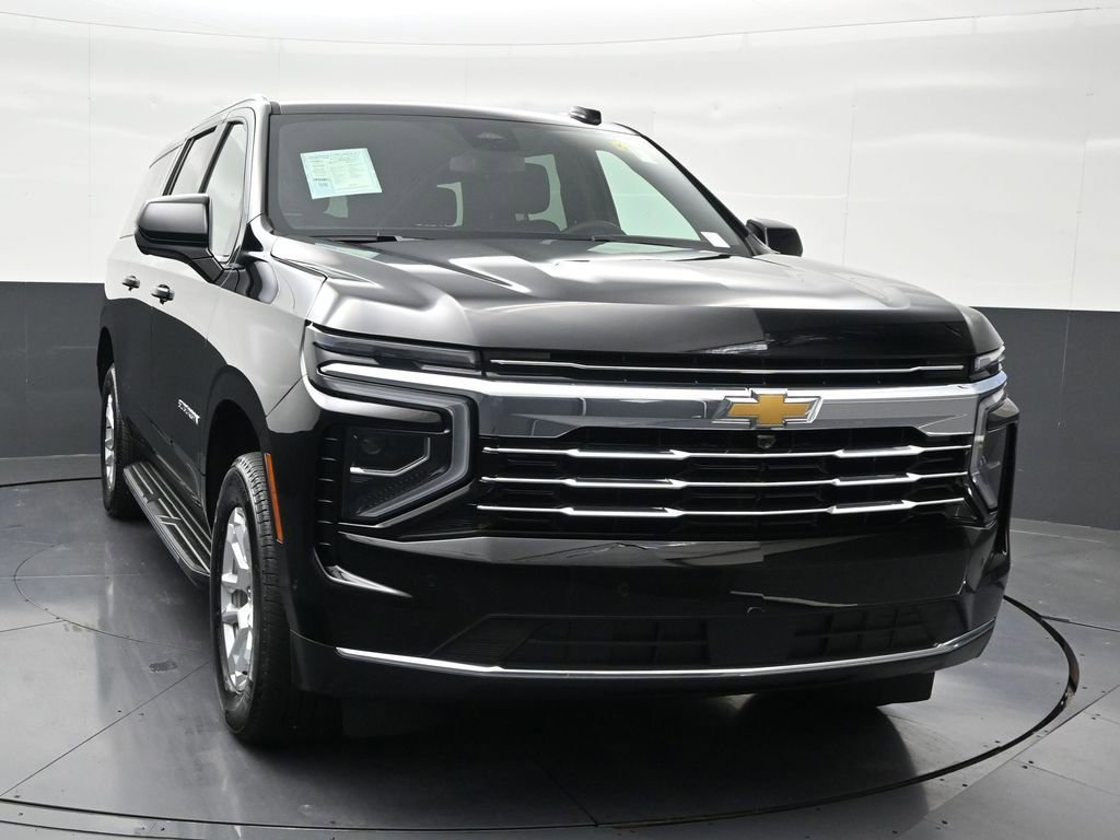 Used 2025 Chevrolet Suburban LT image 8