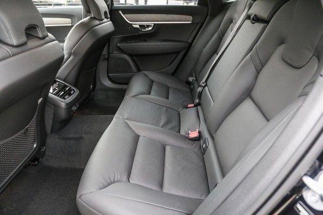 New 2025 Volvo V90 B6 Cross Country Plus w/ Protection Package Premier image 19