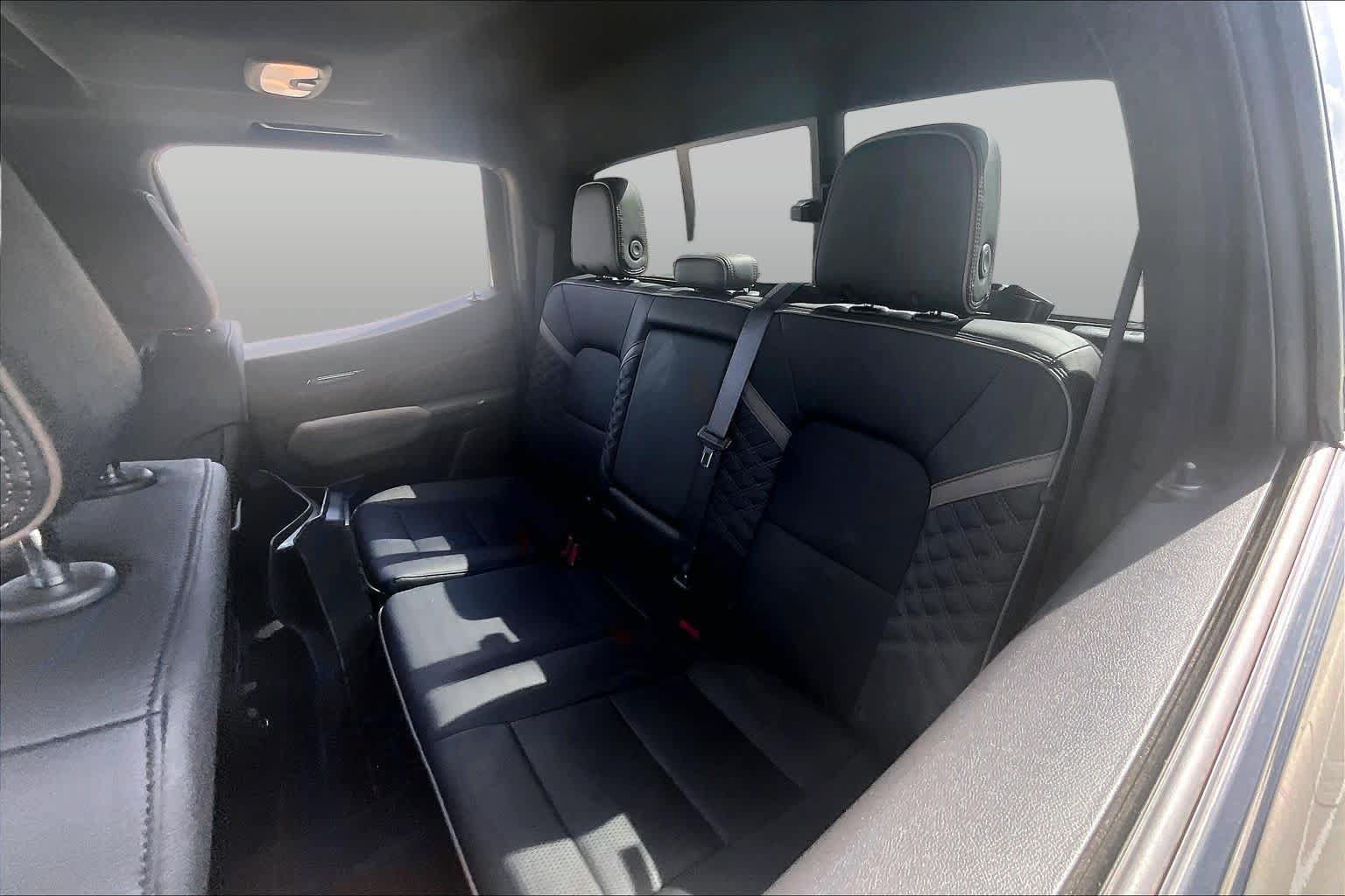 Used 2023 GMC Canyon Denali w/ Denali Black Edition AWD/4WD image 19