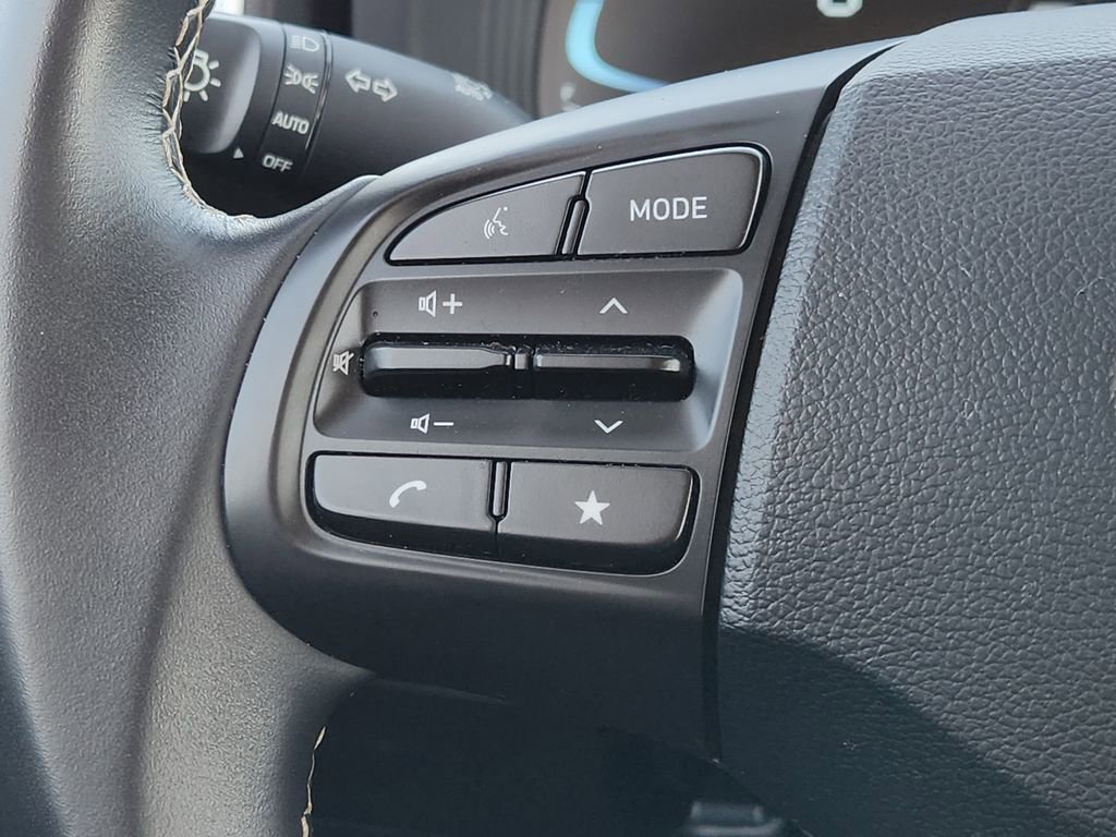 Used 2024 Hyundai Venue Limited image 27