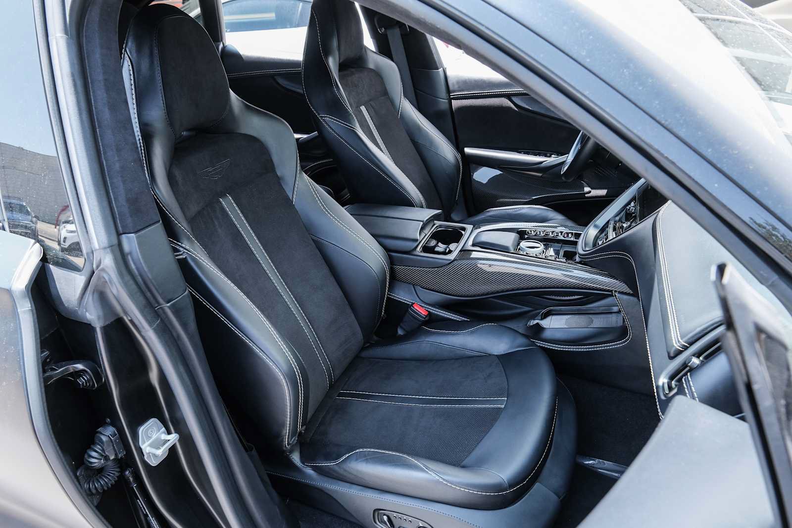Used 2023 Aston Martin DBX AWD/4WD image 27