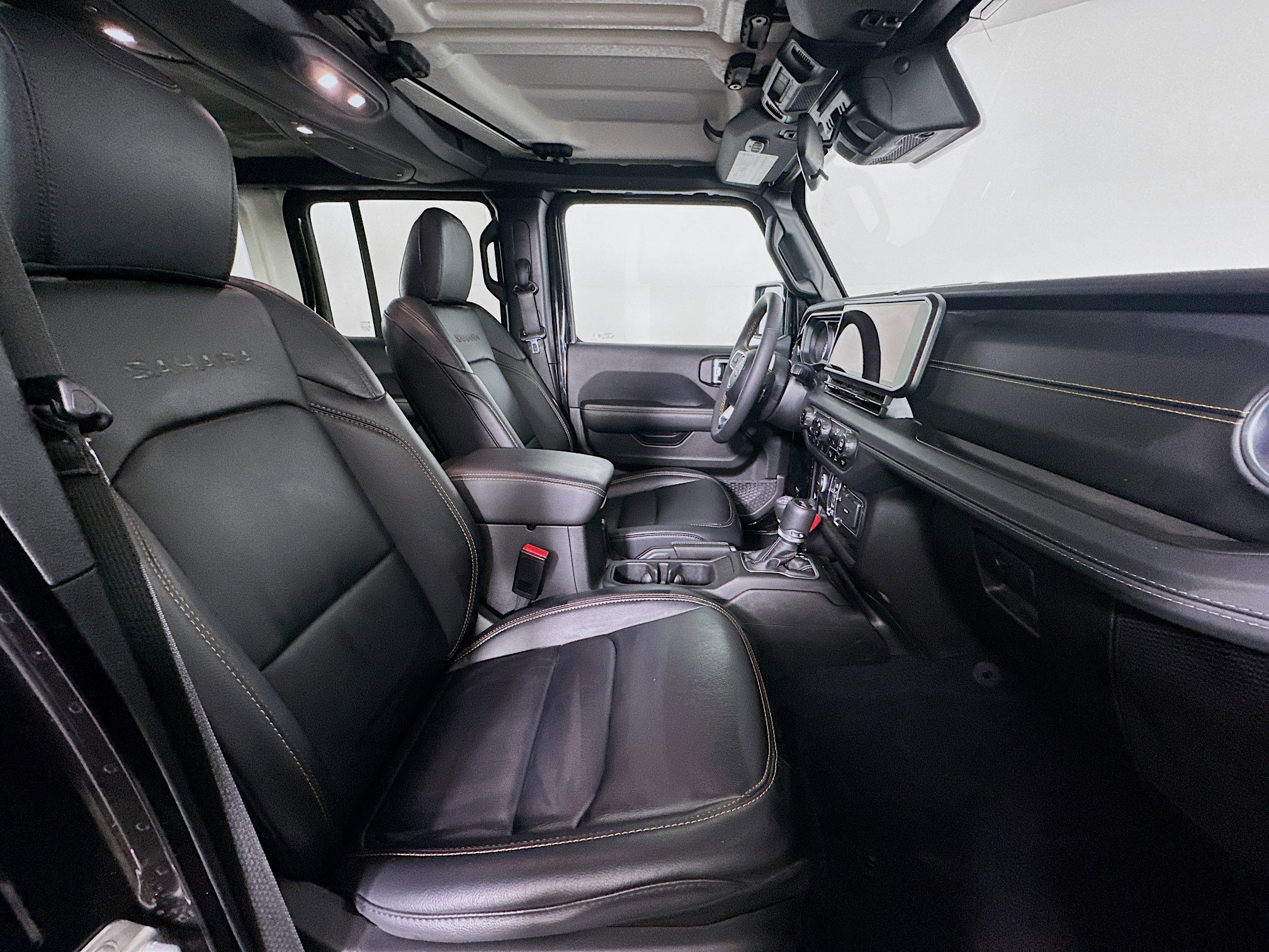 Used 2024 Jeep Wrangler Sahara w/ Safety Group image 29