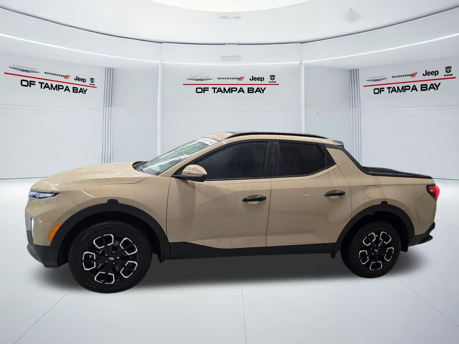 Used 2024 Hyundai Santa Cruz SEL w/ Activity Package FWD image 3