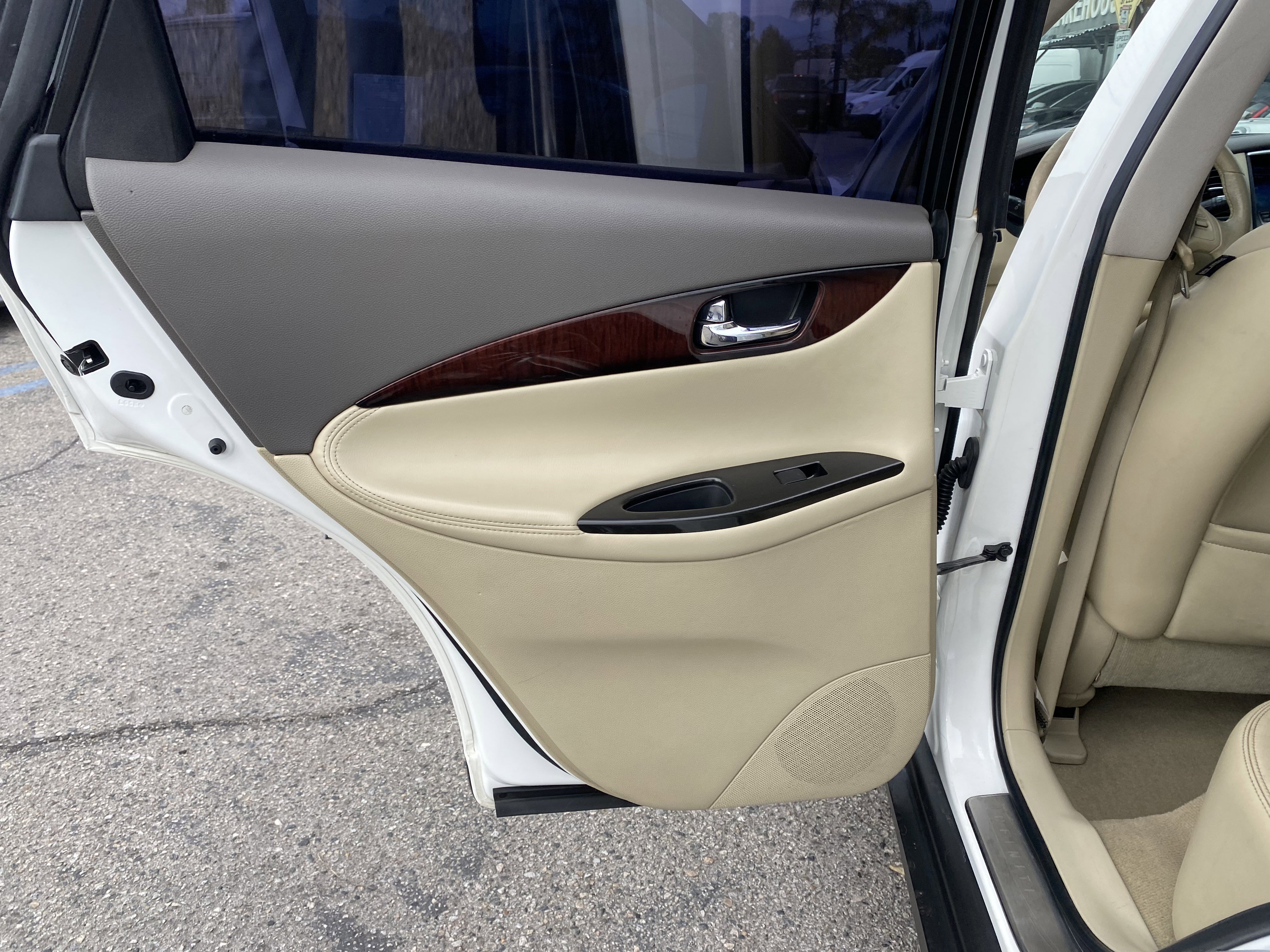 Used 2012 INFINITI EX35 Journey w/ Premium Pkg image 17