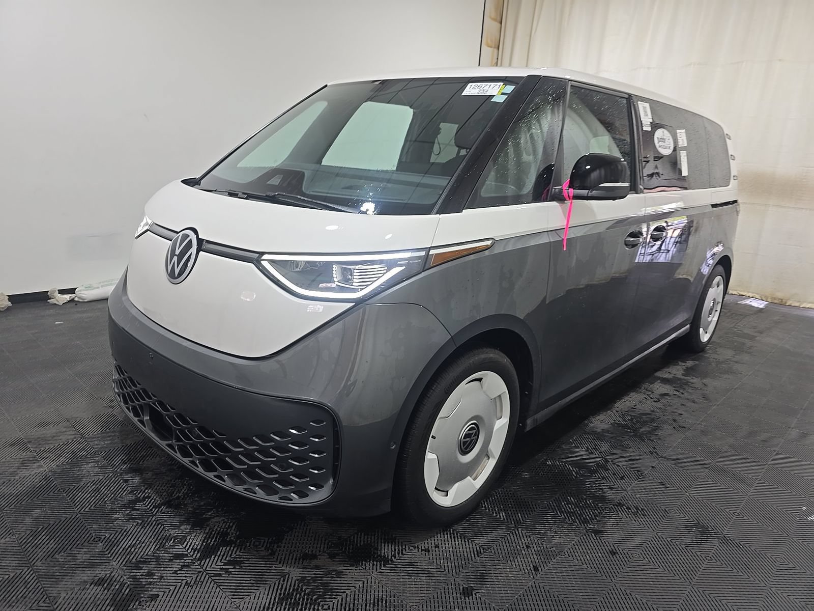 Used 2025 Volkswagen ID. Buzz 1st Edition AWD/4WD image 9