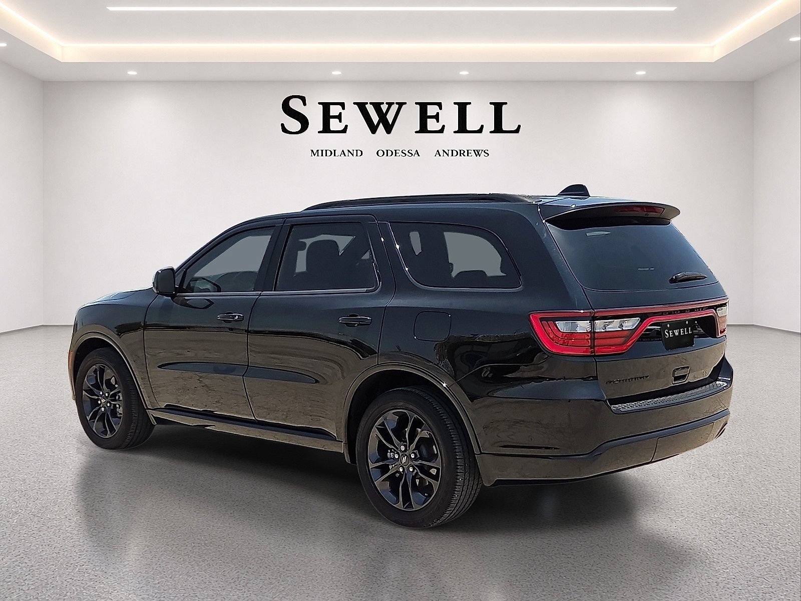 Used 2024 Dodge Durango SXT w/ SXT Blacktop Group RWD image 3