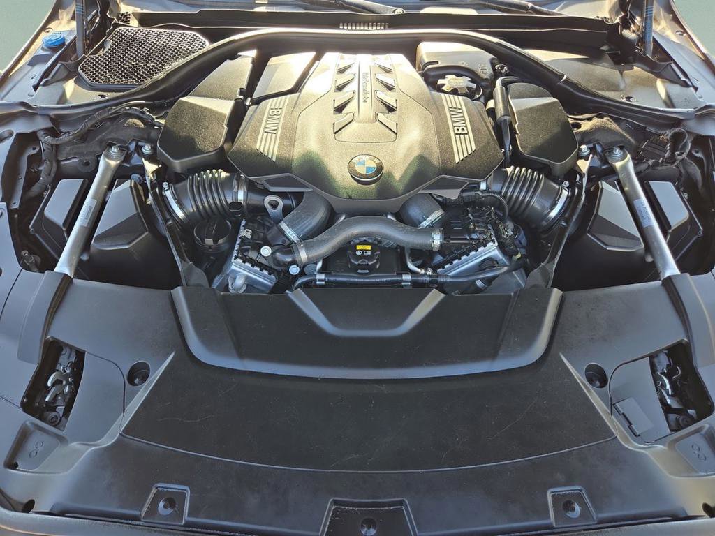 Used 2022 BMW 750i xDrive image 33