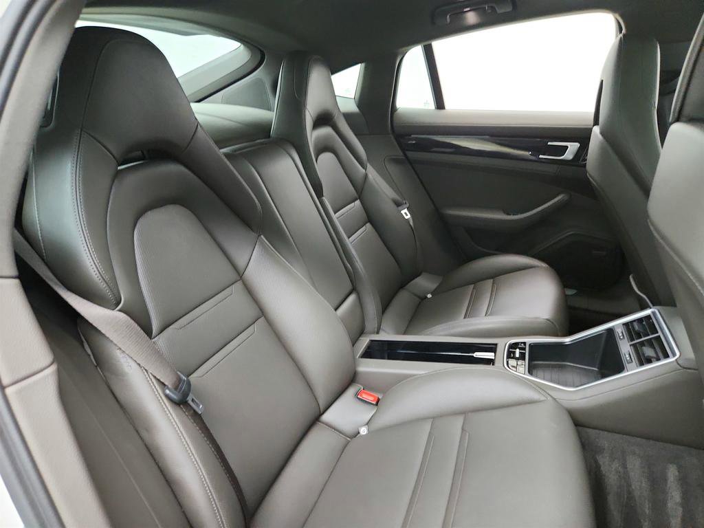 Used 2020 Porsche Panamera 4 image 30
