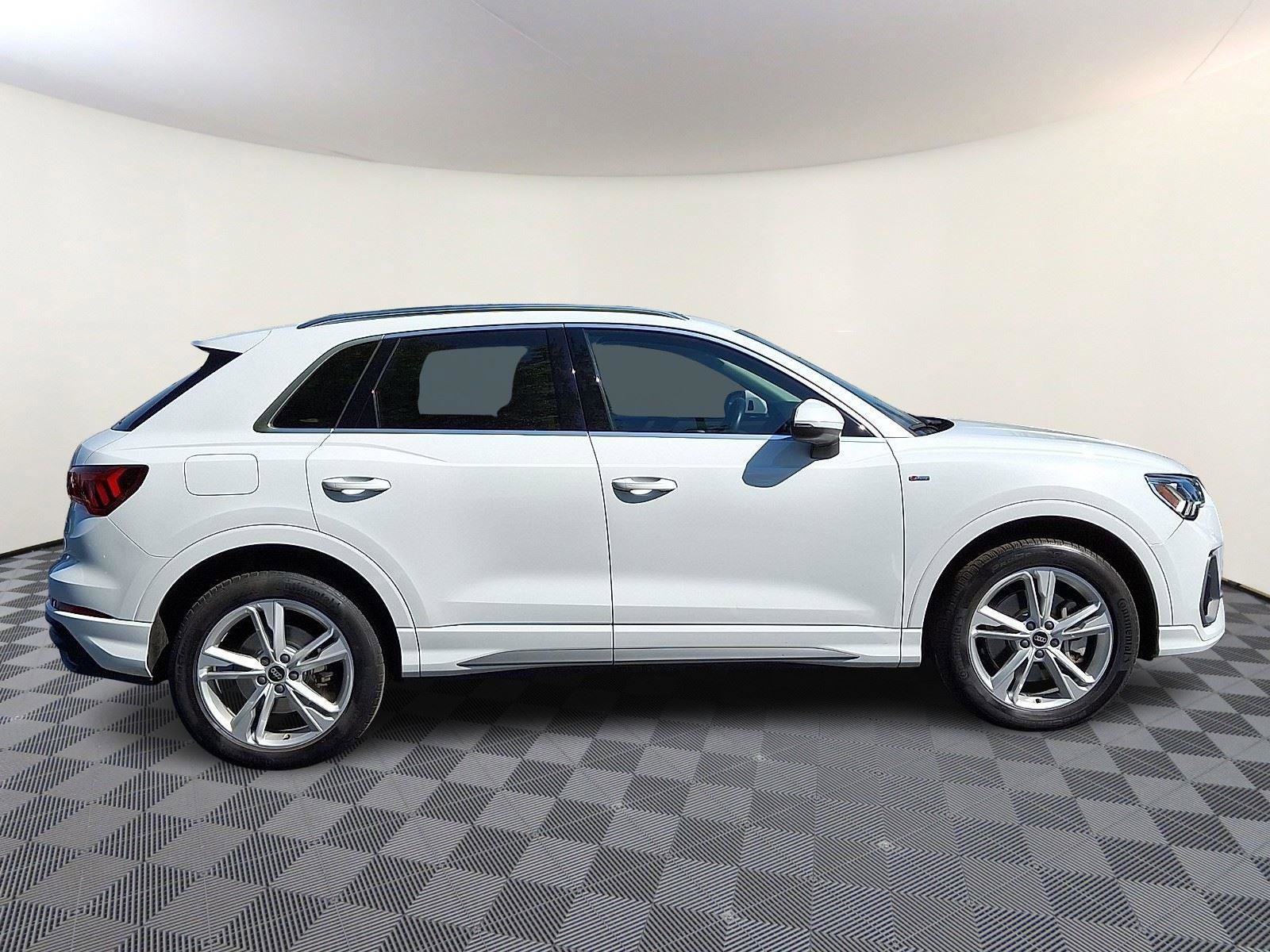 Used 2023 Audi Q3 2.0T Premium w/ Convenience Package AWD/4WD image 7