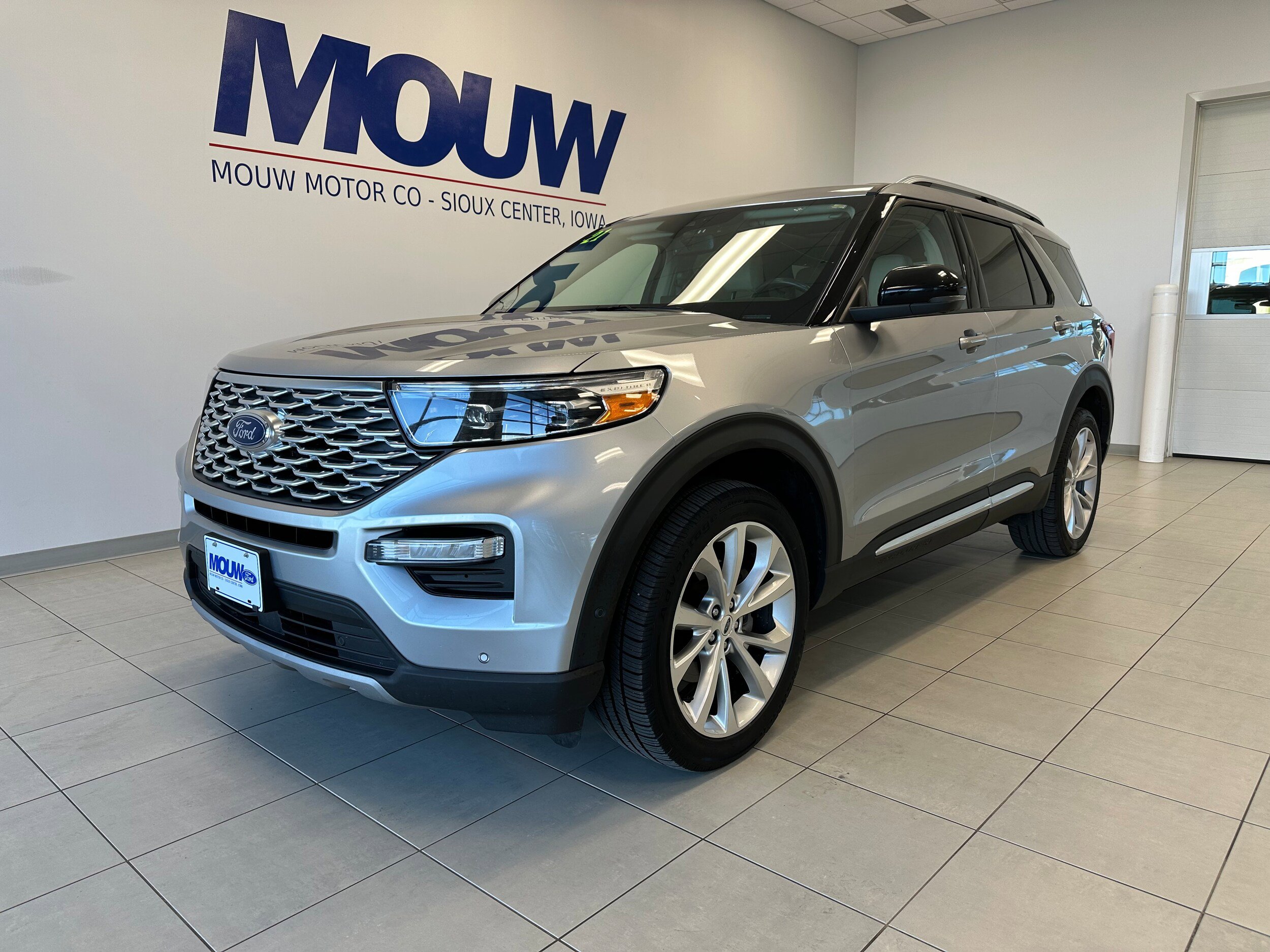 Used 2021 Ford Explorer Platinum w/ Equipment Group 601A image 2