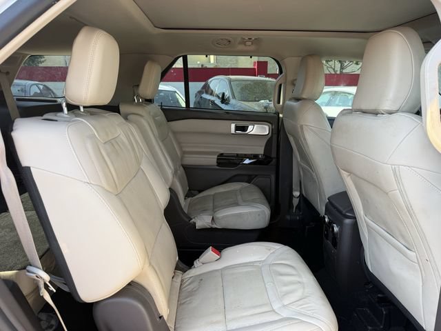 Used 2023 Ford Explorer Platinum w/ Technology Package AWD/4WD image 32