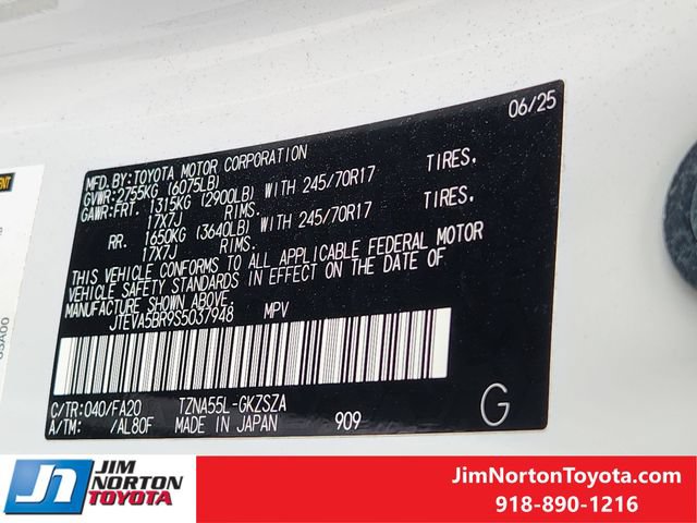 Used 2025 Toyota 4Runner SR5 AWD/4WD image 32