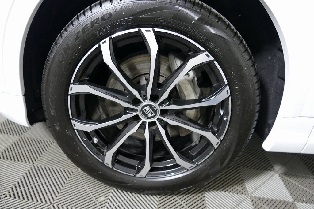 Used 2024 Audi Q8 Premium image 9