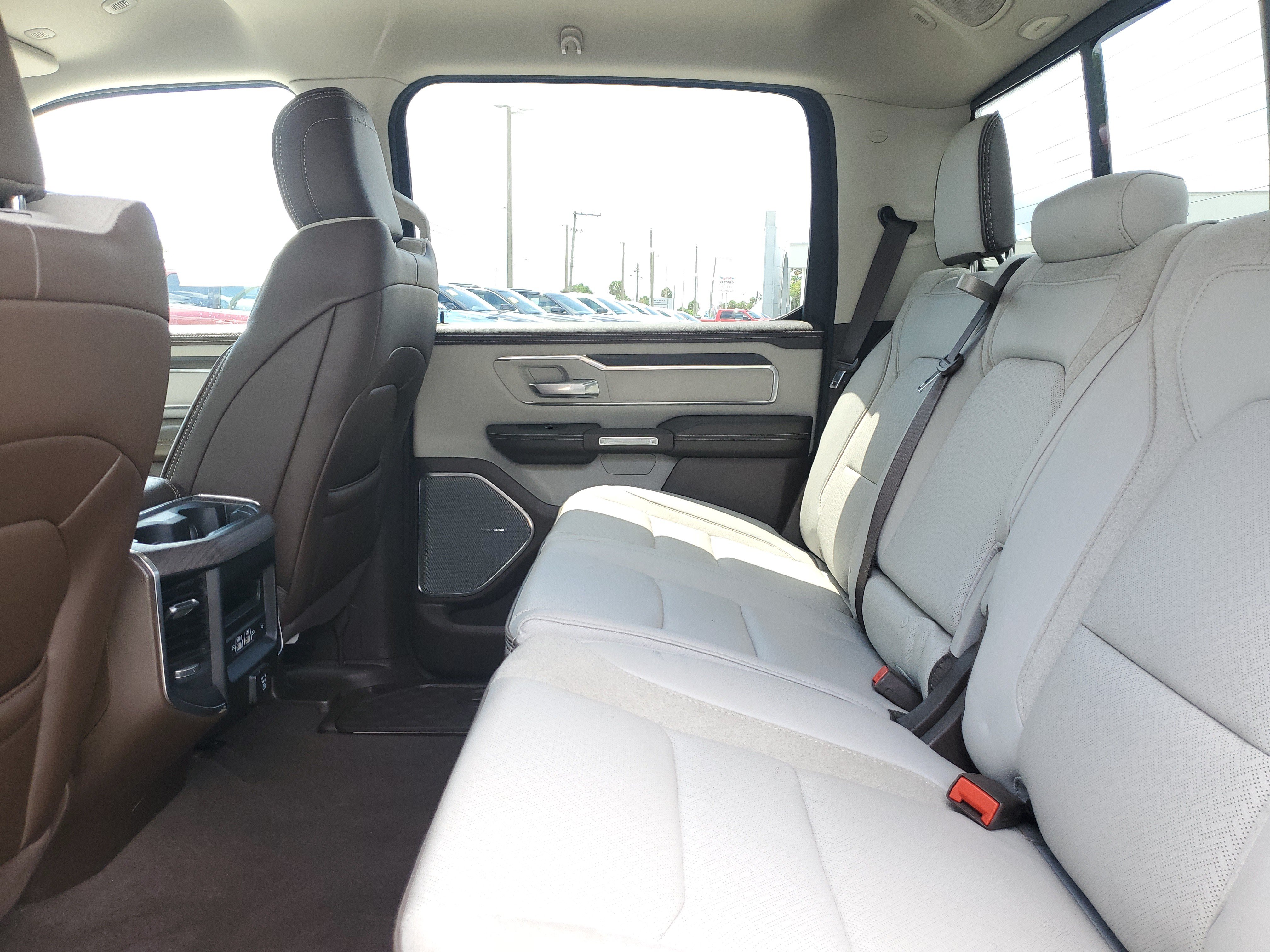 Used 2025 RAM 1500 Laramie AWD/4WD image 8