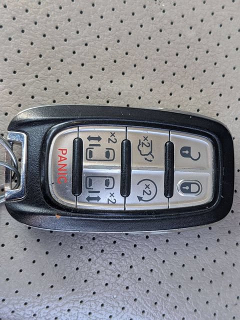 Used 2018 Chrysler Pacifica Touring-L Plus FWD image 32
