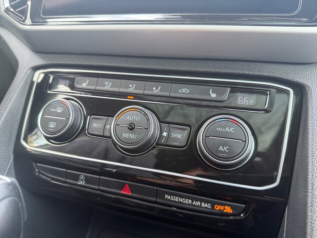 Used 2022 Volkswagen Atlas SEL R-Line image 21