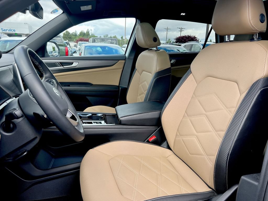 Used 2024 Volkswagen Atlas Cross Sport SE w/ Panoramic Sunroof Package FWD image 17