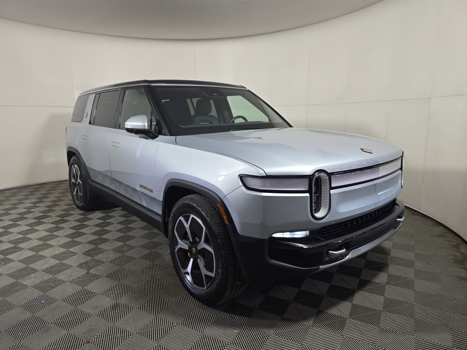 Used 2024 Rivian R1S Adventure AWD/4WD image 7
