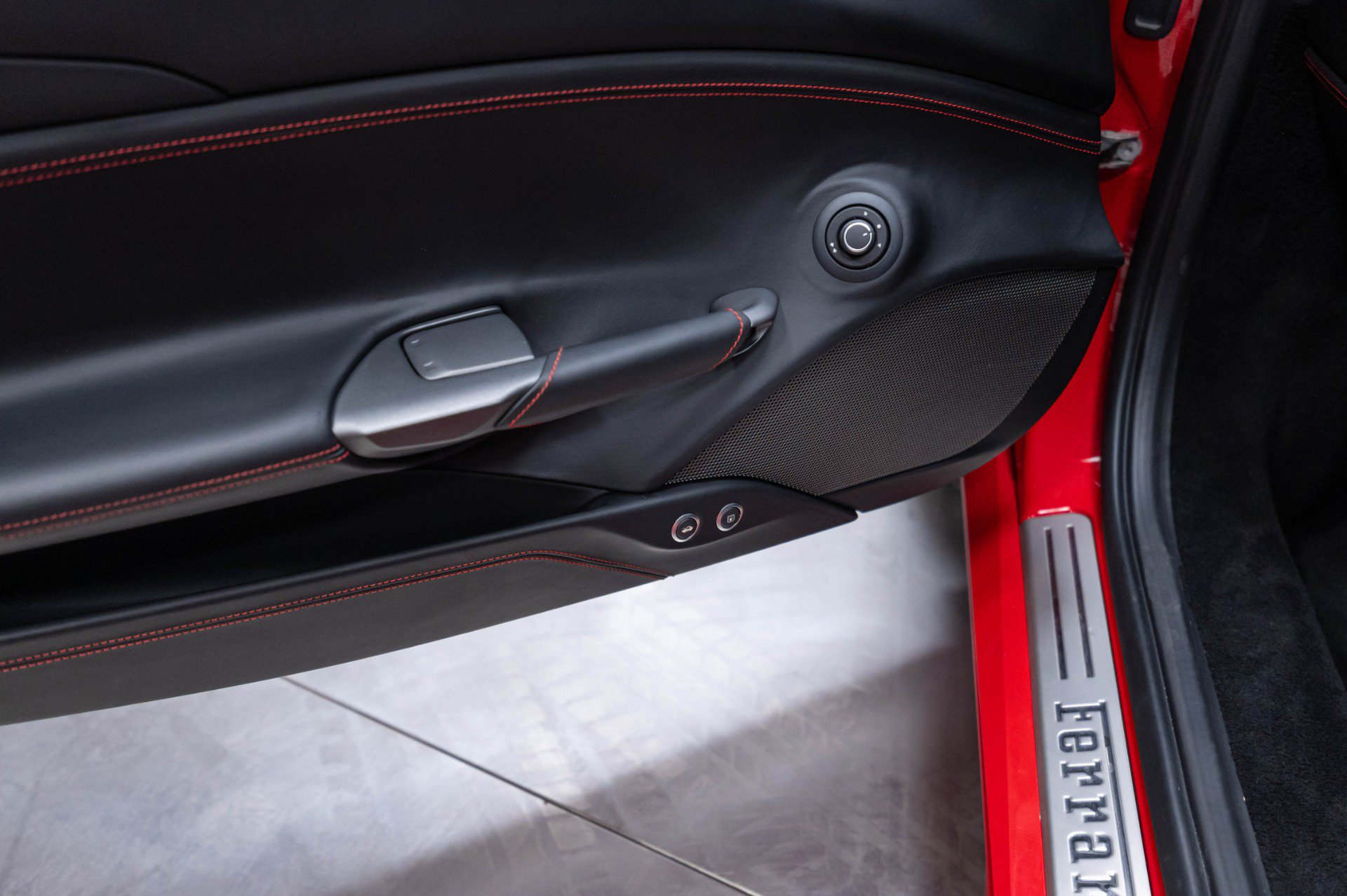 Used 2018 Ferrari 488 GTB RWD image 7