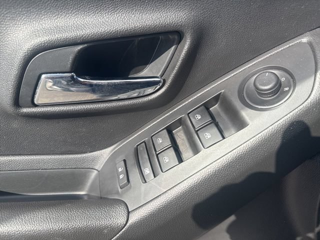 Used 2020 Chevrolet Trax LT w/ LT Convenience Package AWD/4WD image 15