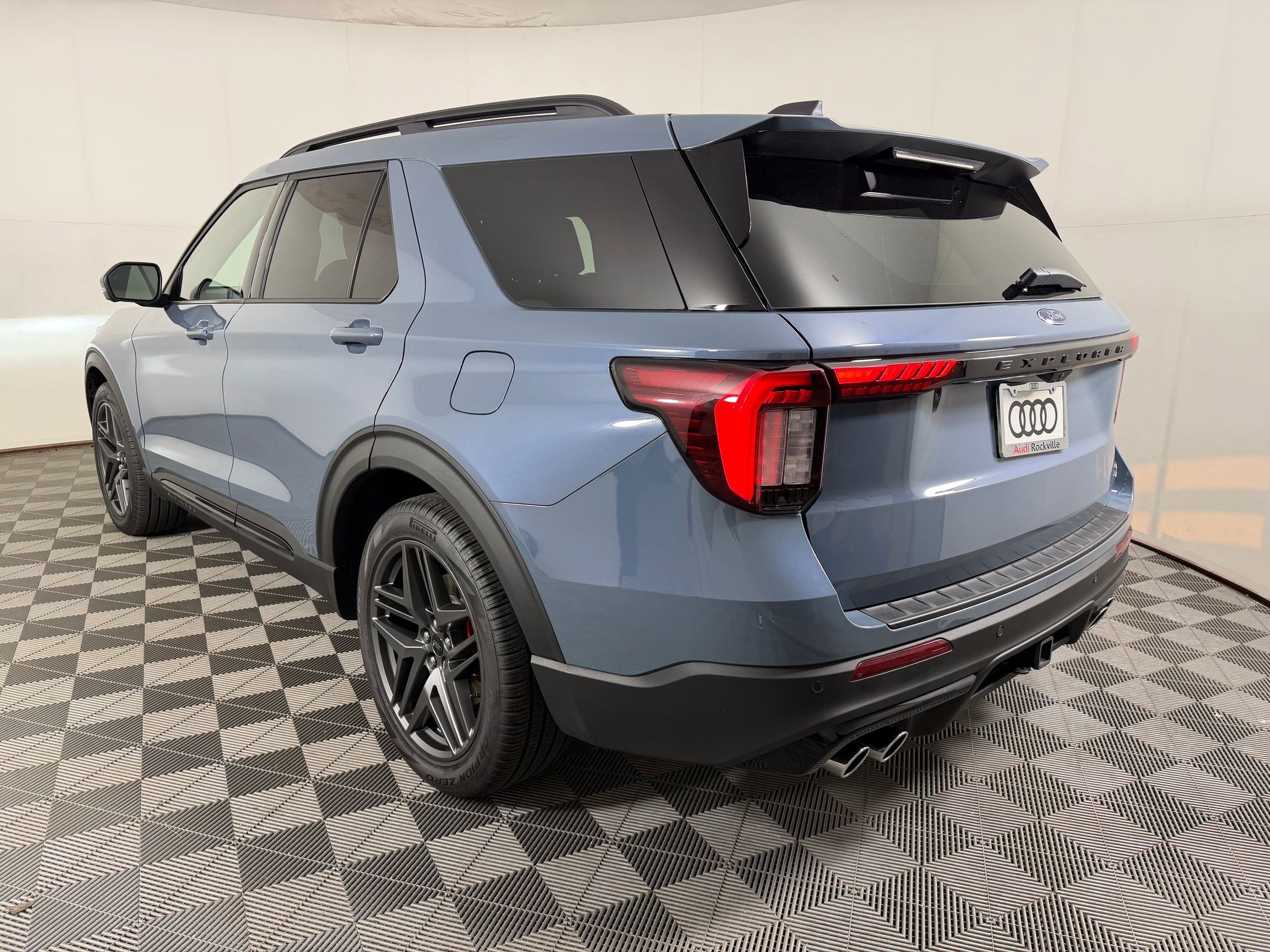 Used 2025 Ford Explorer ST w/ Sun And Sound Package AWD/4WD image 3