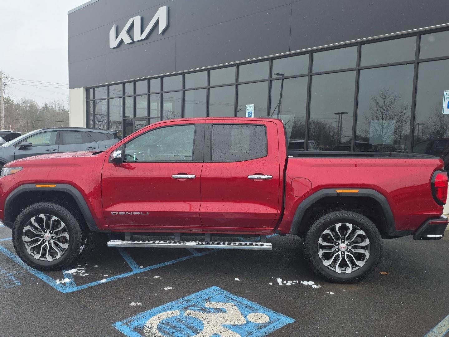 Used 2024 GMC Canyon Denali AWD/4WD image 3