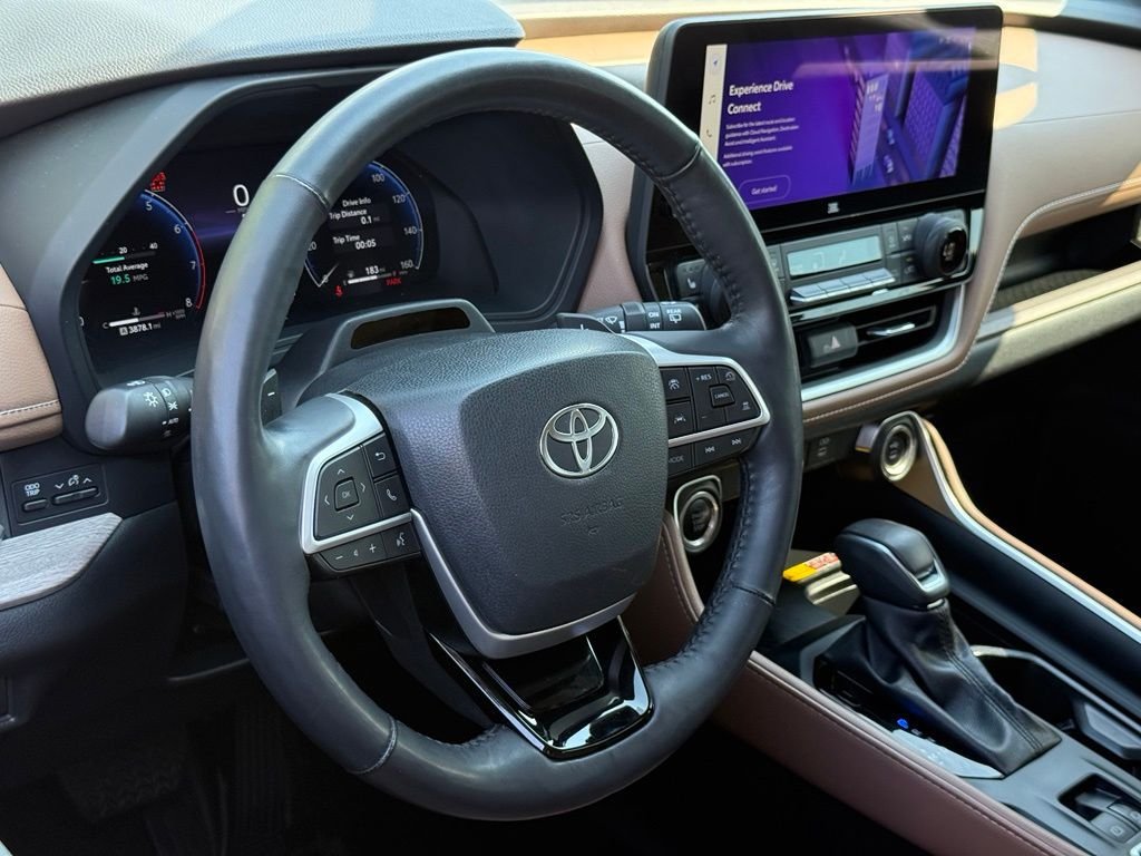 Used 2024 Toyota Grand Highlander AWD image 18