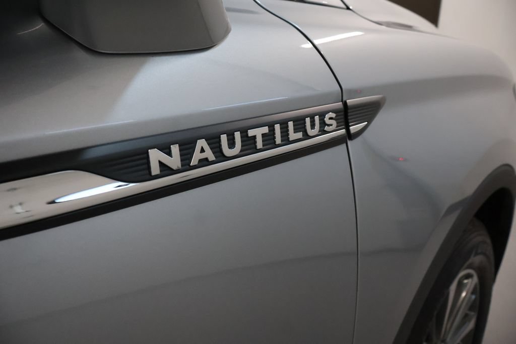 Used 2020 Lincoln Nautilus Reserve AWD/4WD image 11