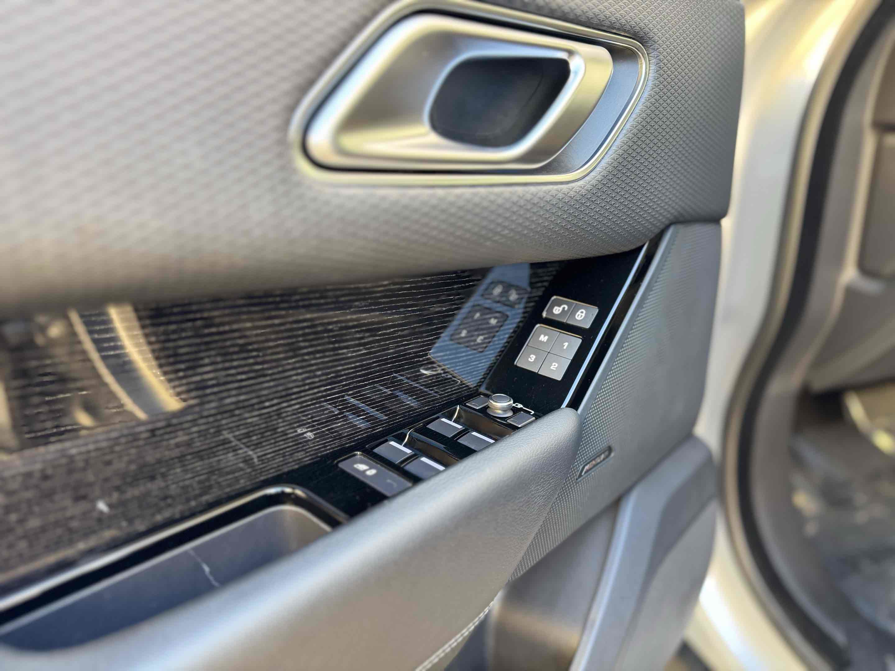 Used 2020 Land Rover Range Rover Velar R-Dynamic S image 64