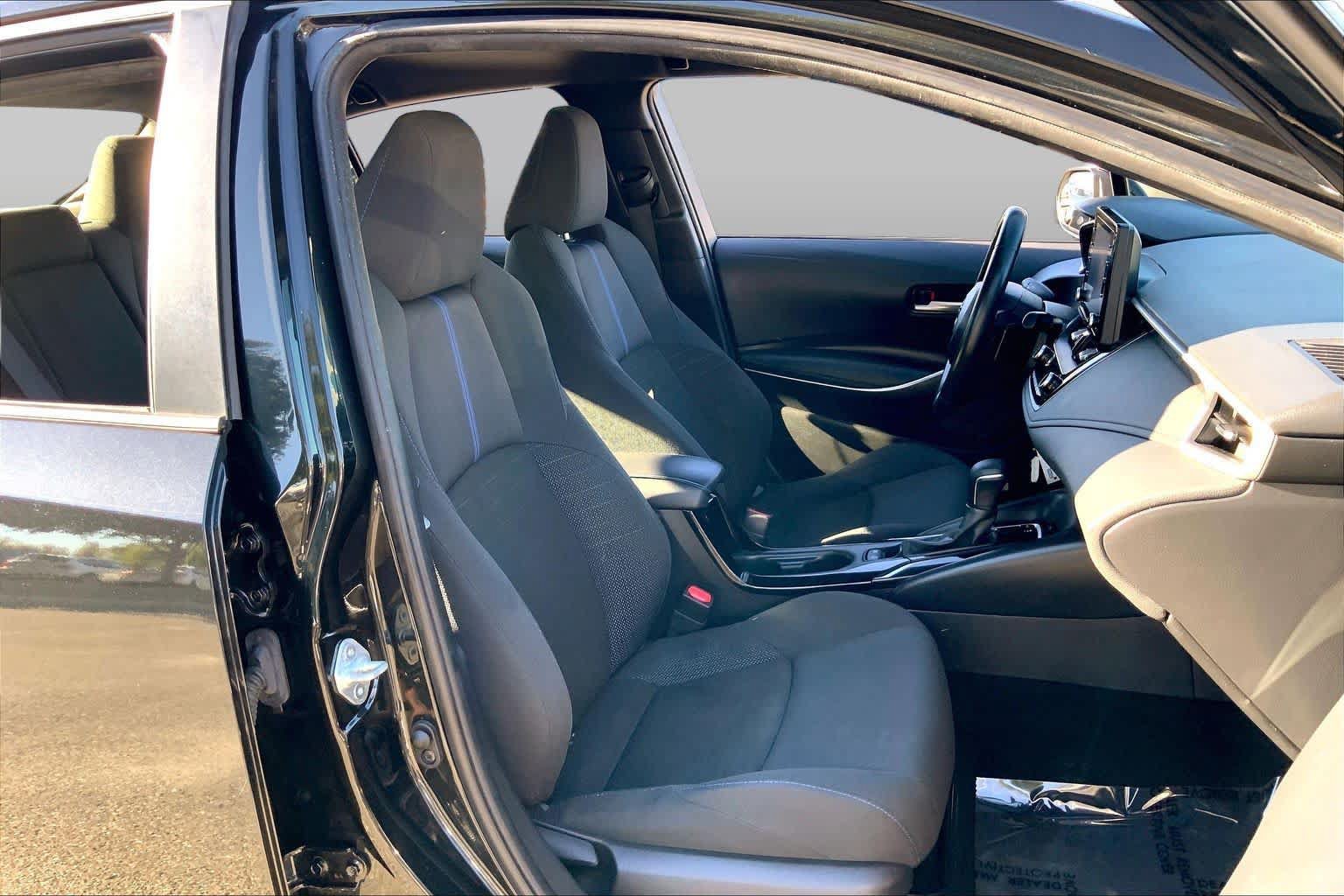 Used 2022 Toyota Corolla SE w/ Carpet Mat Package (TMS) FWD image 9