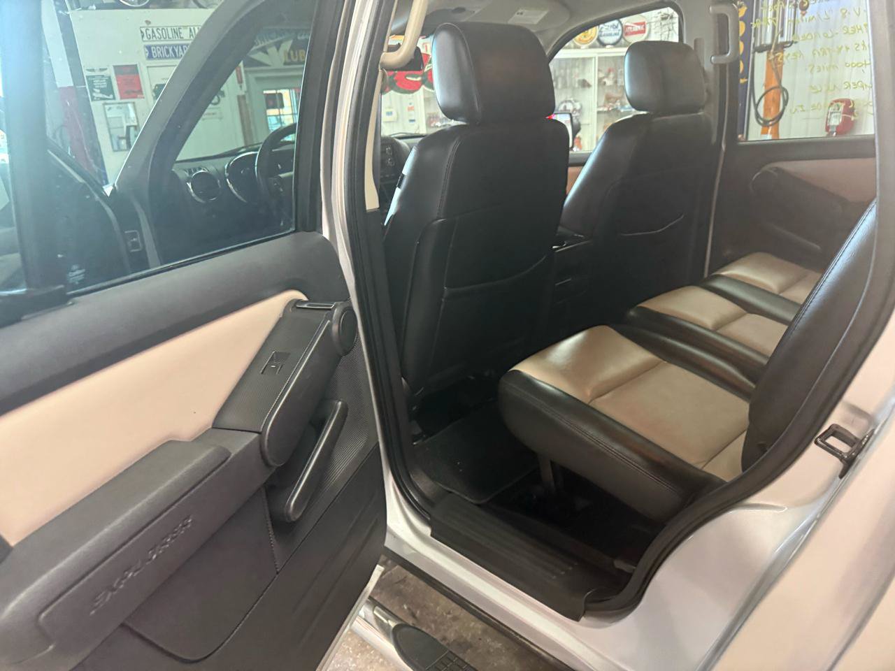 Used 2007 Ford Explorer Sport Trac Limited RWD image 19
