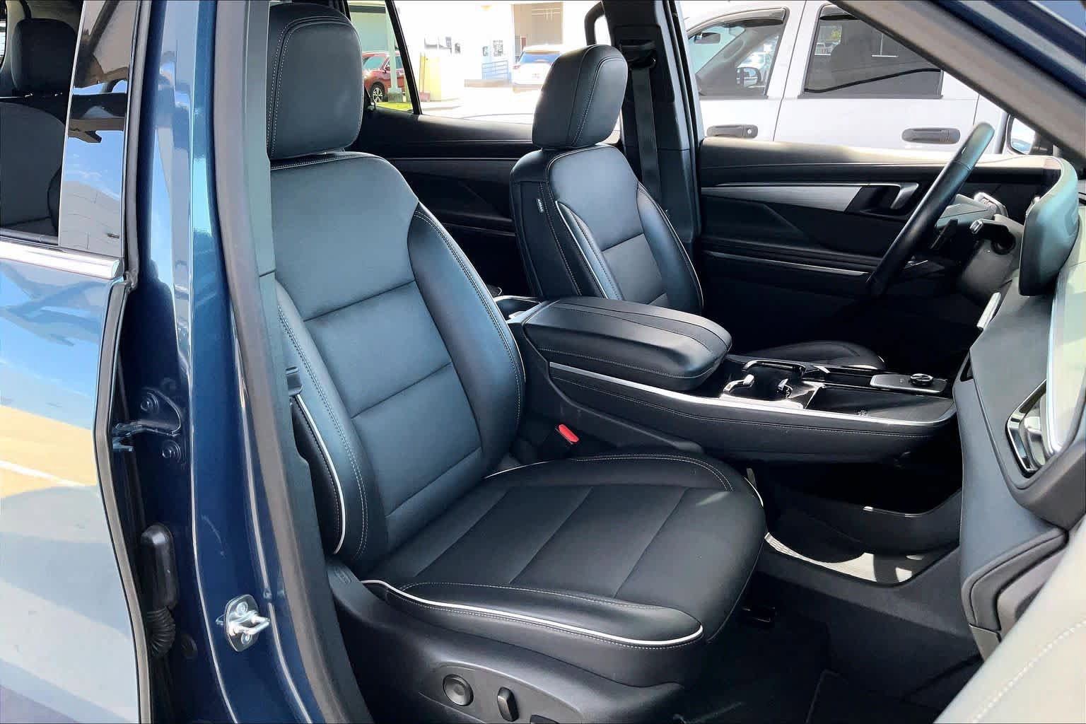 Used 2025 Buick Enclave Preferred w/ Power Package FWD image 9